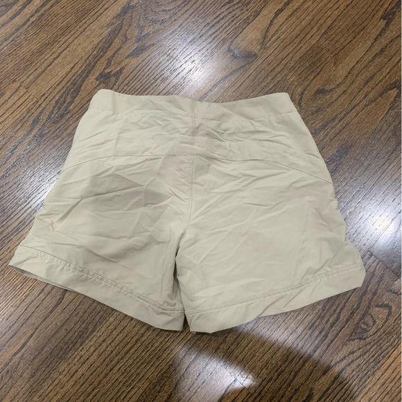 Good Condition Women’s Oakley Shorts Size 2 Tan Colour - Picture 10 of 10